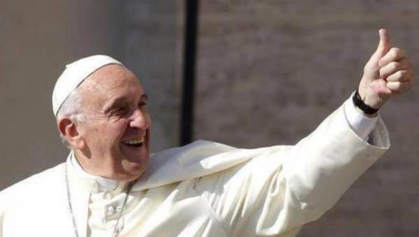 Papa Francesco compie 83 anni, auguri dall'Isola Solidale